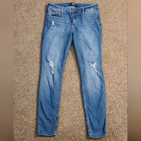 Womens Hollister ripped skinny jeans, size 9 short. - Picture 2 of 4